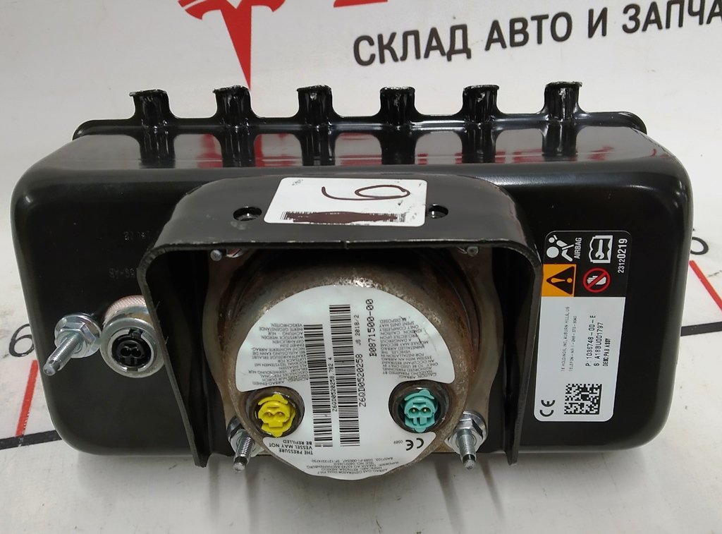 7 Passagerarkrockkudde (dash) Tesla modell X 1036748-00-F